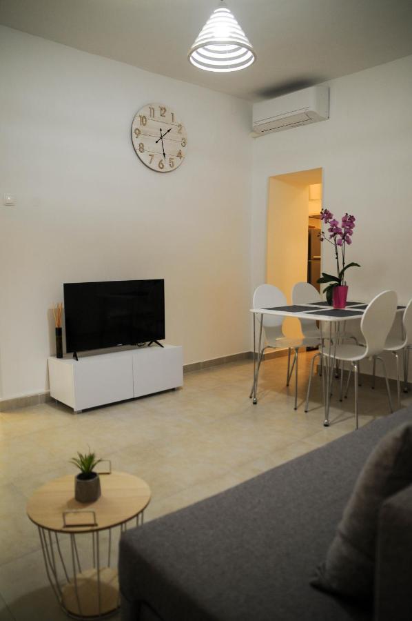 Apartman Gulliver In The Center, 10 Meters From The Sea With Private Parking In Natural Shade Rabac Exterior foto